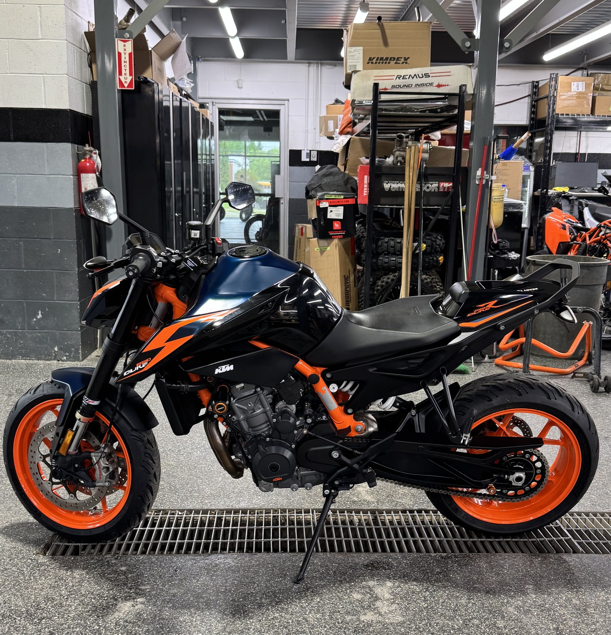 2022 KTM DUKE 890 R thumbnail 5