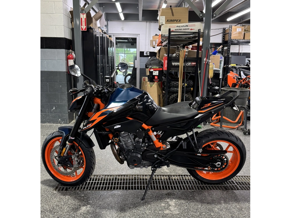 Ktm Duke 890 R 2022 alt