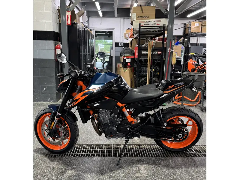 2022 KTM DUKE 890 R