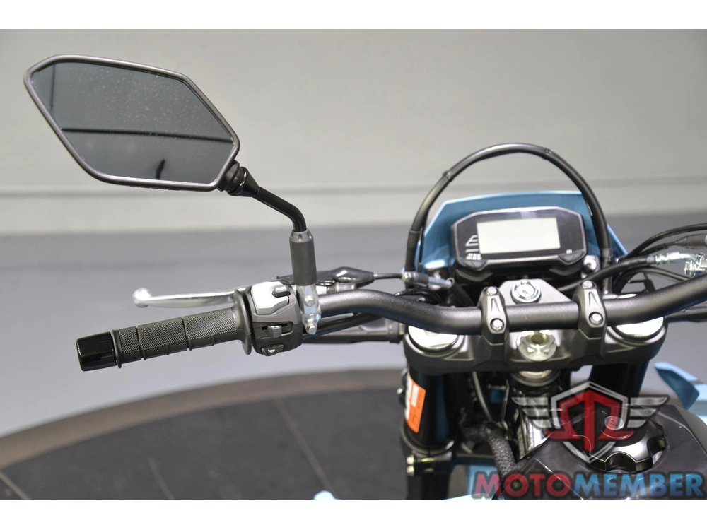 2025 Suzuki Dr-z4sm alt