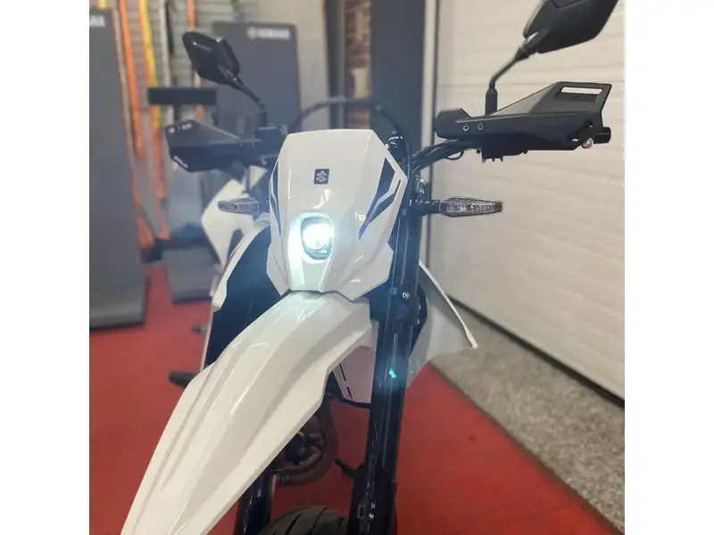 2025 Suzuki DR-Z 4SM thumbnail 7