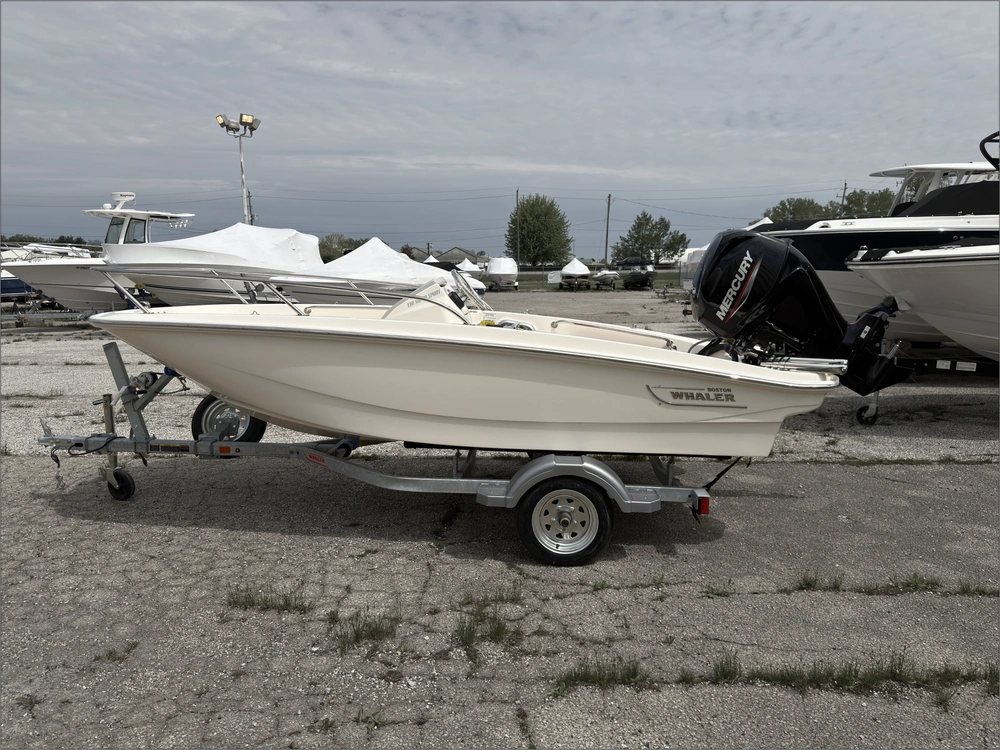 2026 Boston Whaler 130 Super Sport alt