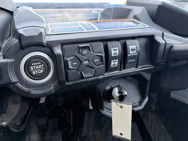 2023 Can-Am Commander XT 700 thumbnail 11