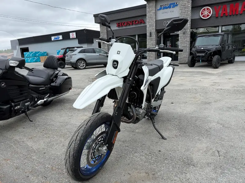 2025 Suzuki DRZ 400 SMM5 SUPER MOTARD thumbnail 4