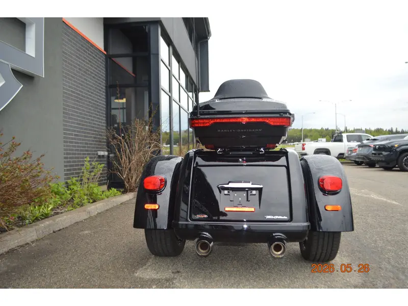 2025 Harley-Davidson FLHTCUTG thumbnail 3
