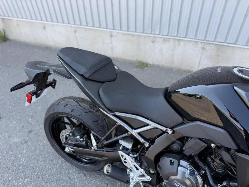2025 Suzuki GSX-8R thumbnail 6