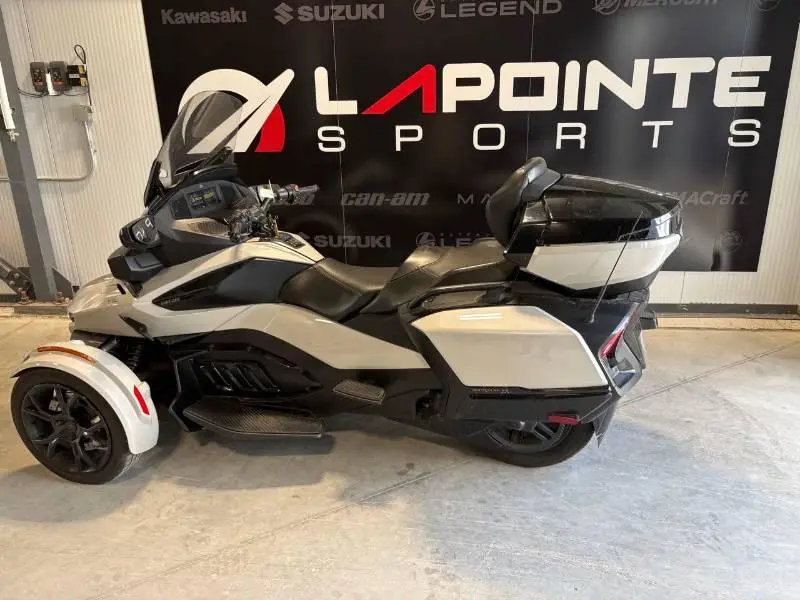 2020 Can-Am spyder rt ltd thumbnail 3