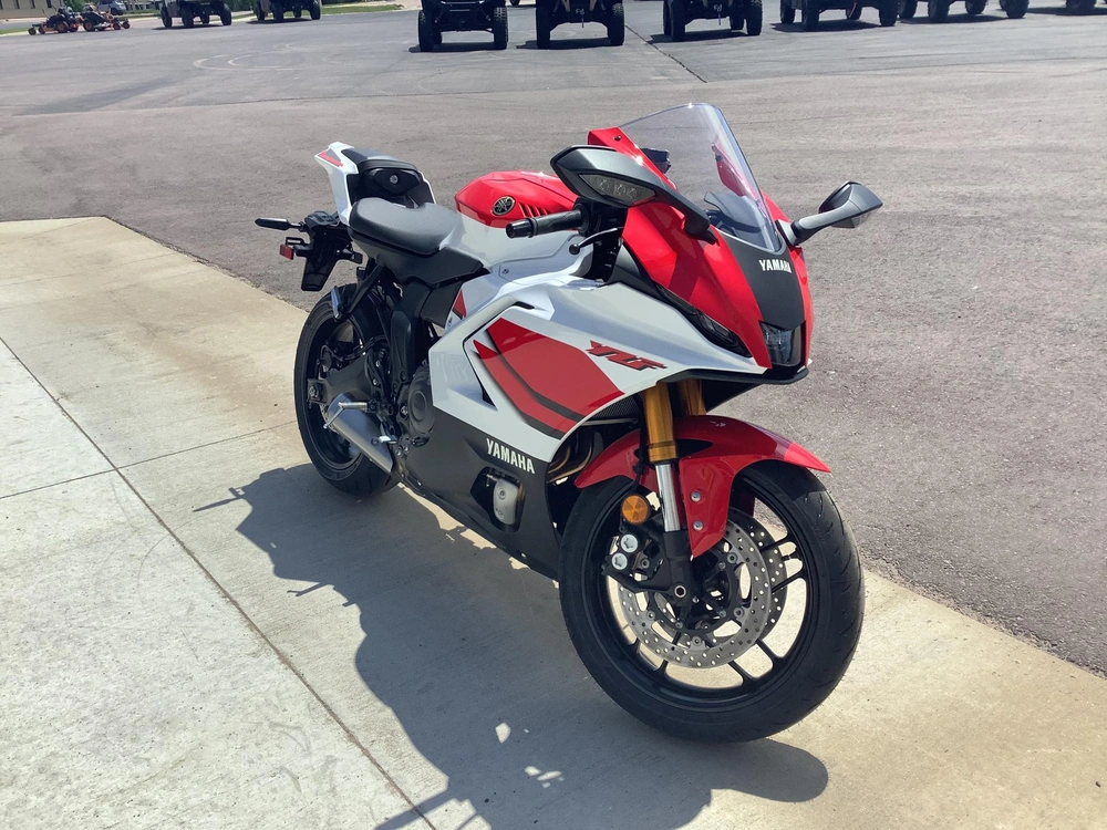 2026 Yamaha Yzf R7 alt