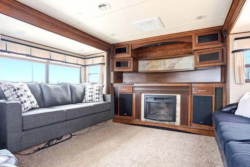 2015 Grand Design Solitude thumbnail 8