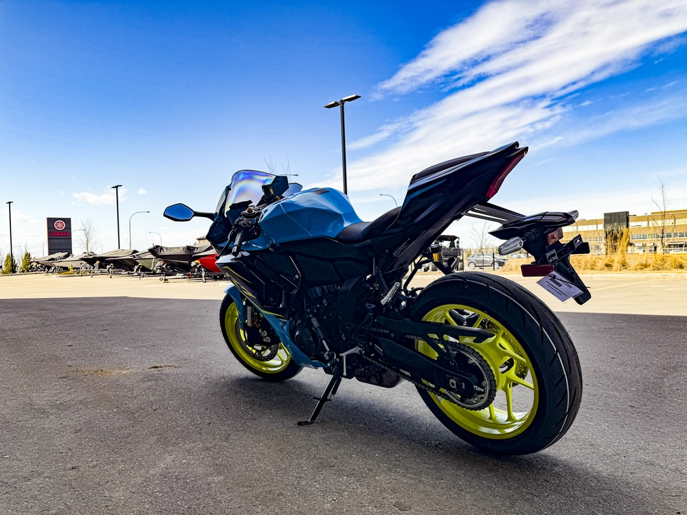 2026 Yamaha R7 alt