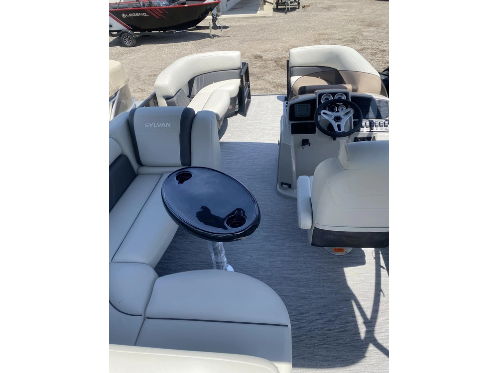 2026 Sylvan Mirage 820 Cruise alt