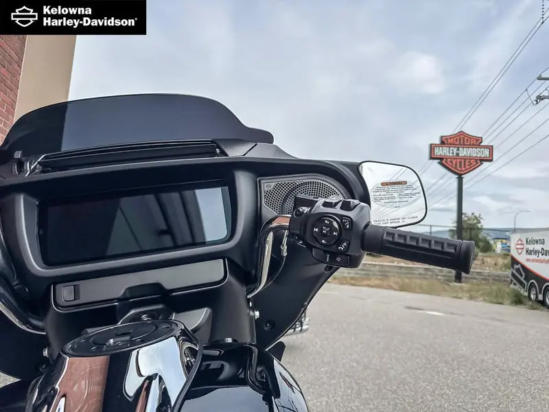 2026 Harley-Davidson FLHX - Street Glide® thumbnail 16