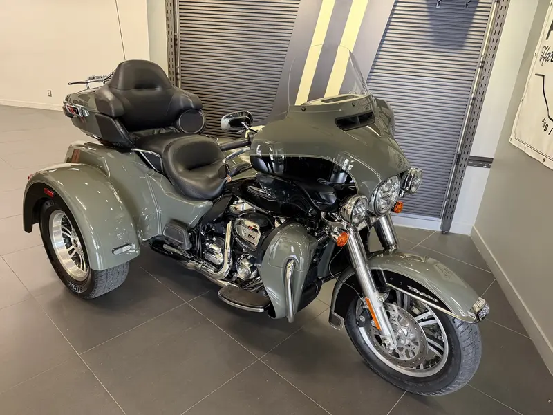 2021 Harley-Davidson FLHTCUTG Tri Glide Ultra FLHTCUTG thumbnail 2