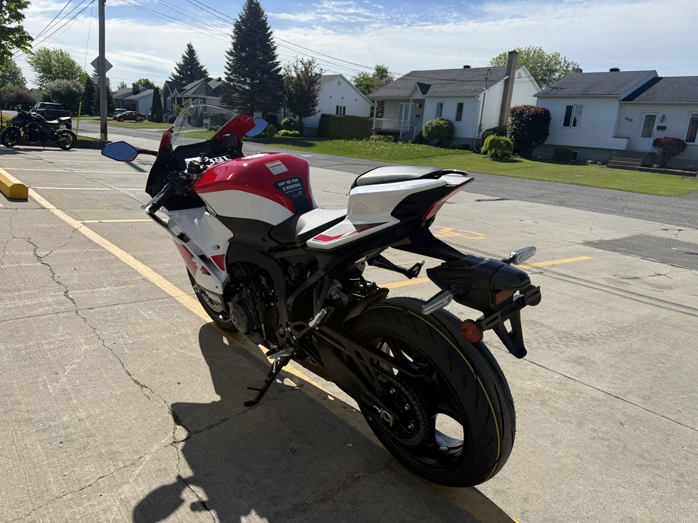 Yamaha Yzf-r9 70e Anniversaire 2026 alt