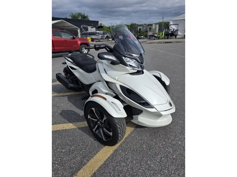 2014 Can-Am ST S thumbnail 6
