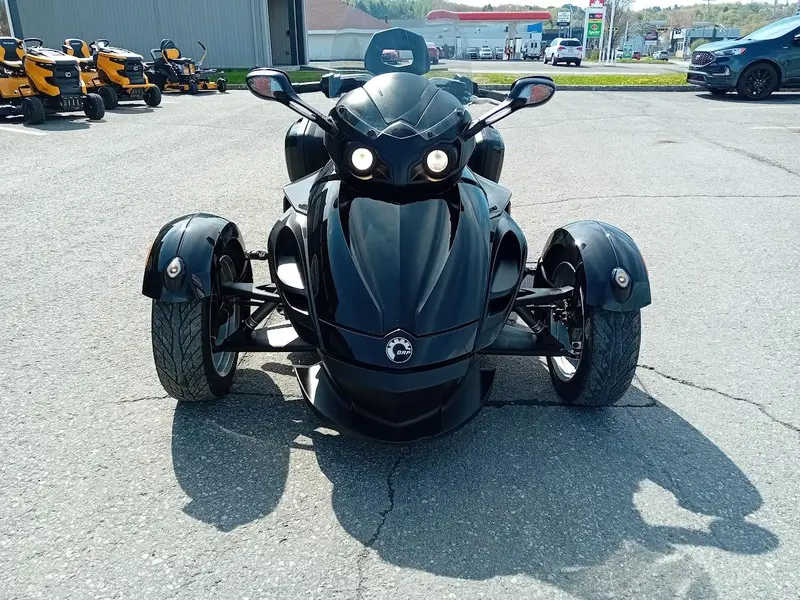 2016 Can-Am SPYDER RS thumbnail 3