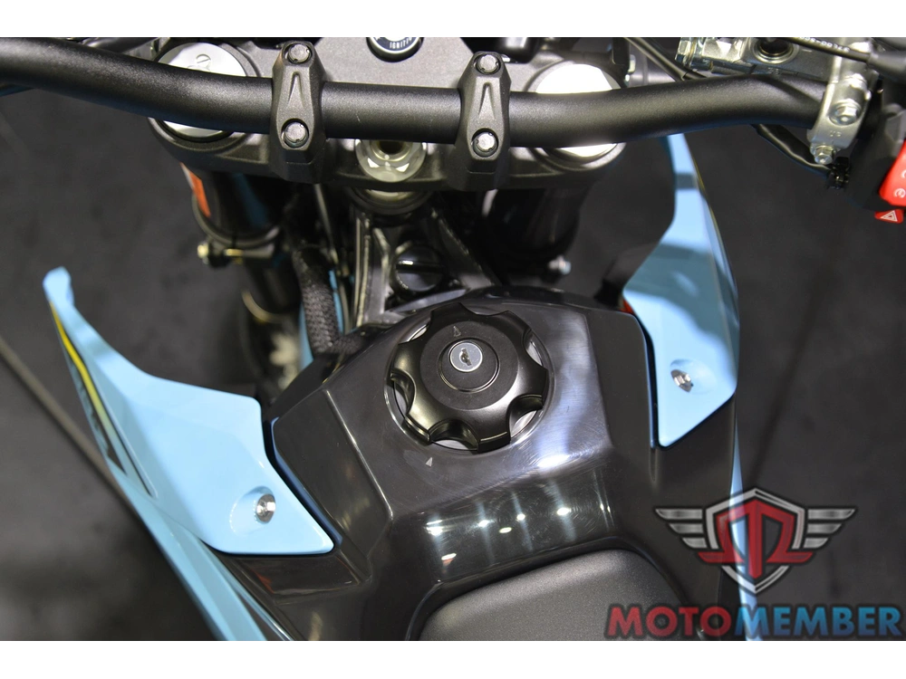 2025 Suzuki Dr-z4sm alt
