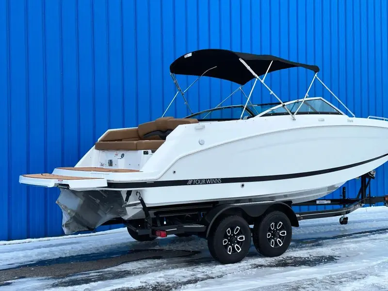 2024 Four Winns HD5 MERCRUISER 6.2L / BRAVO 3