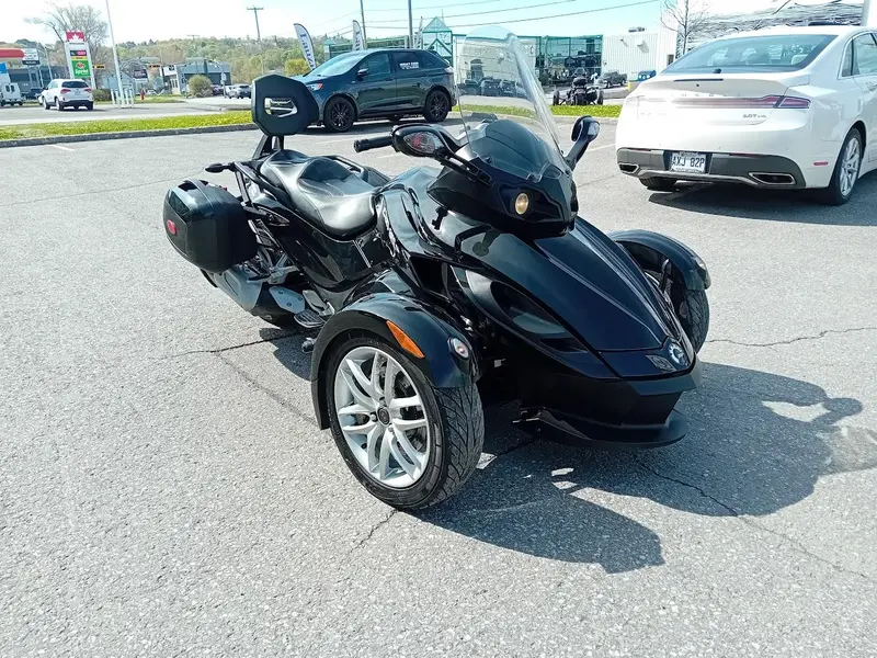 2016 Can-Am SPYDER RS thumbnail 4