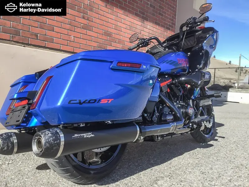 2026 Harley-Davidson FLTRXSTSE - CVO™ Road Glide® ST thumbnail 12