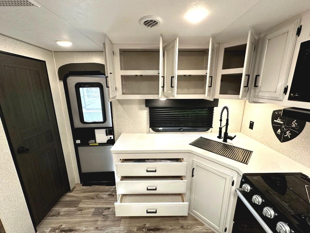 2022 Venture Rv Sporttrek 272vrk alt