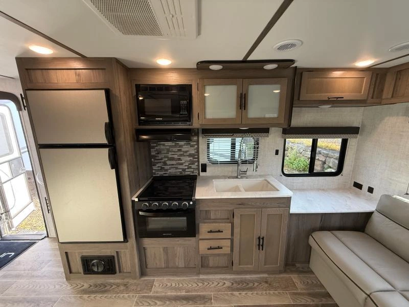 2022 Gulfstream Ameri-lite 236rl alt
