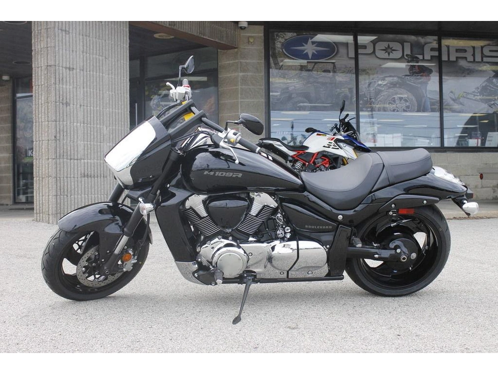 2025 Suzuki Boulevard M109r alt