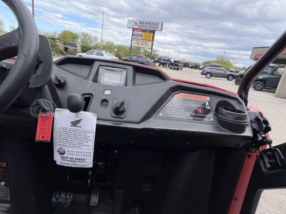 2026 Honda Pioneer 520 alt