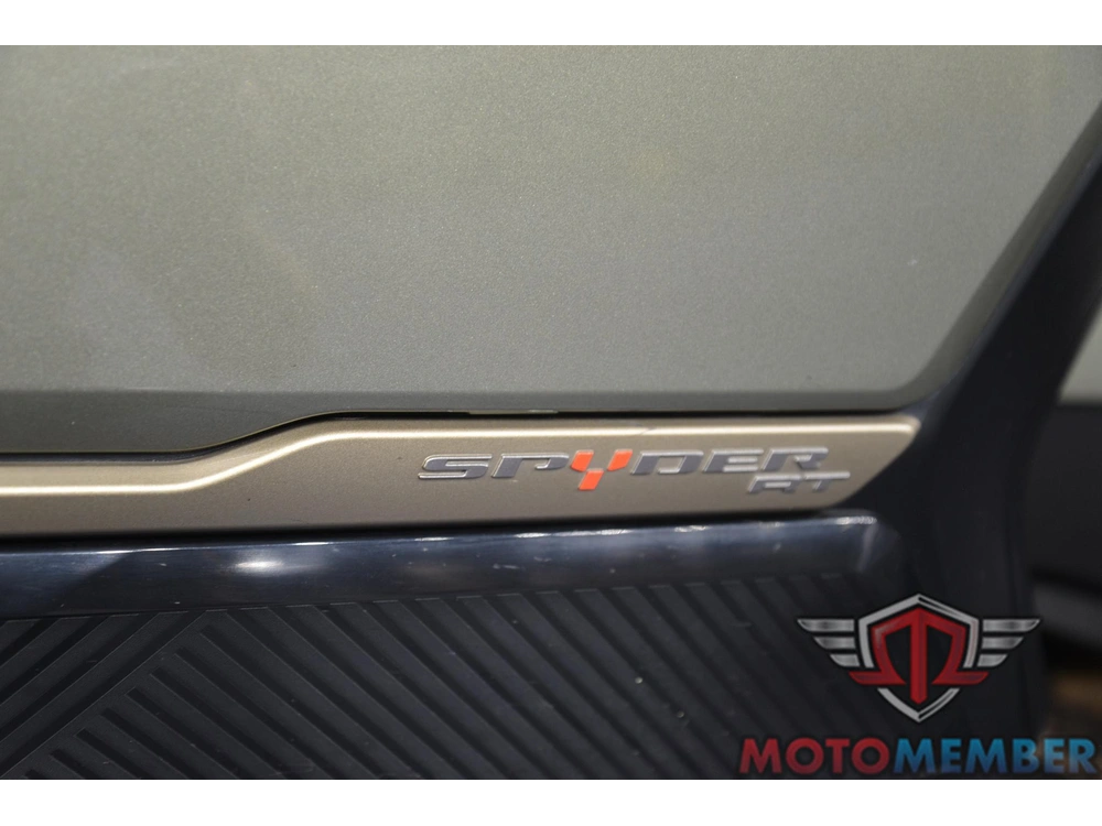 2021 Can-am Spyder Rt Sea-to-sky alt