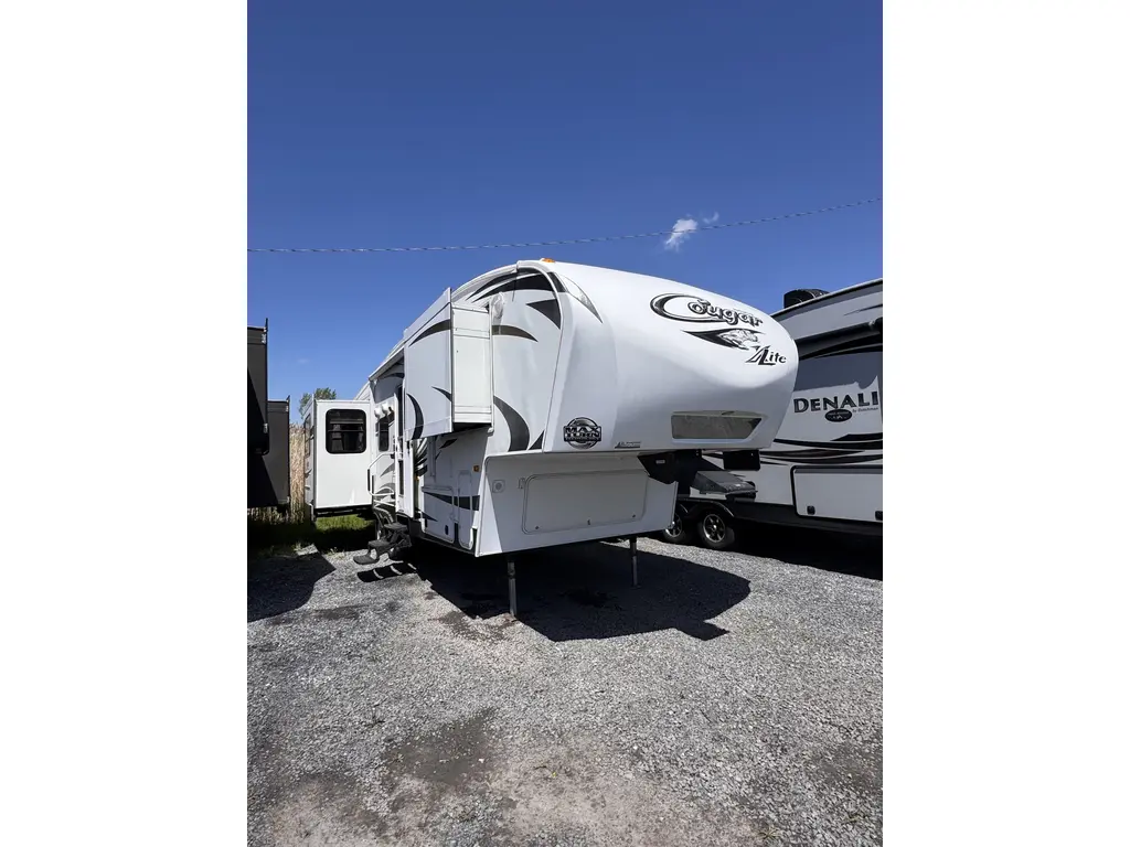 Keystone RV COUGAR 2... Keystone RV COUGAR 2...