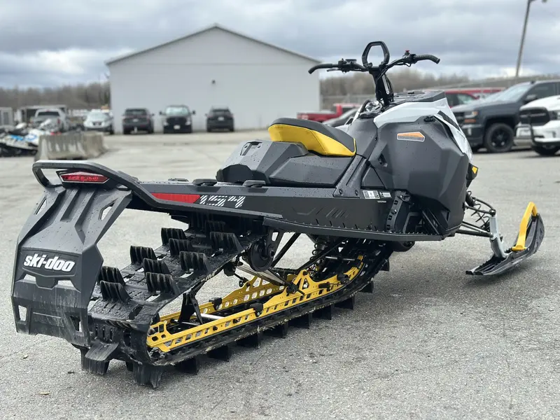 2023 Ski-Doo SUMMIT SP 154 850 E-TEC 3.0 E.S. thumbnail 2