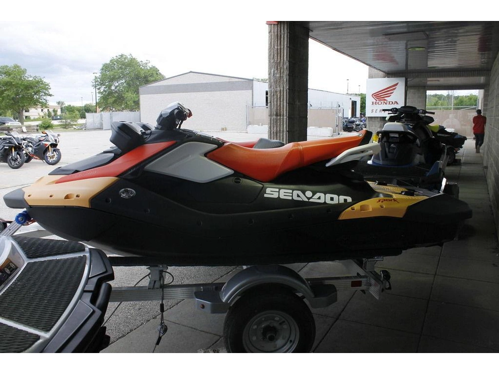 2025 Sea-doo Spark™ For 2 Rotax® 900 Ace™- 90 Conv With Ibr And Audio alt