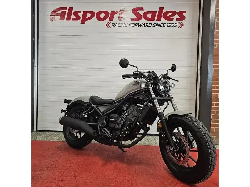 2026 Honda REBEL 300 E-CLUTCH thumbnail 2