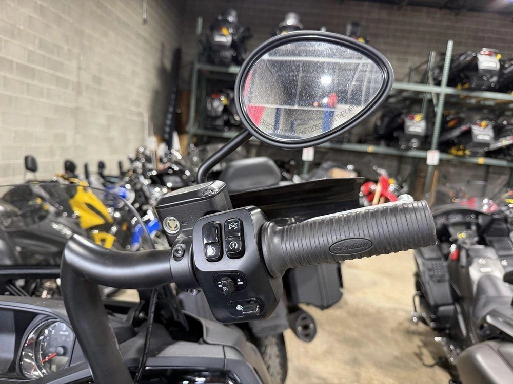 2021 Indian Motorcycle Challenger® Dark Horse Thunder Black Smoke alt