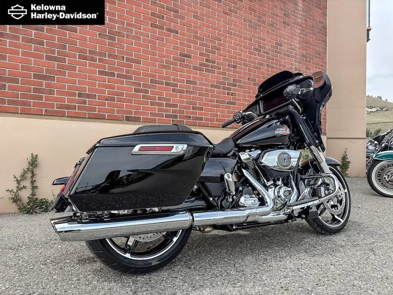 2026 Harley-Davidson FLHX - Street Glide® thumbnail 4