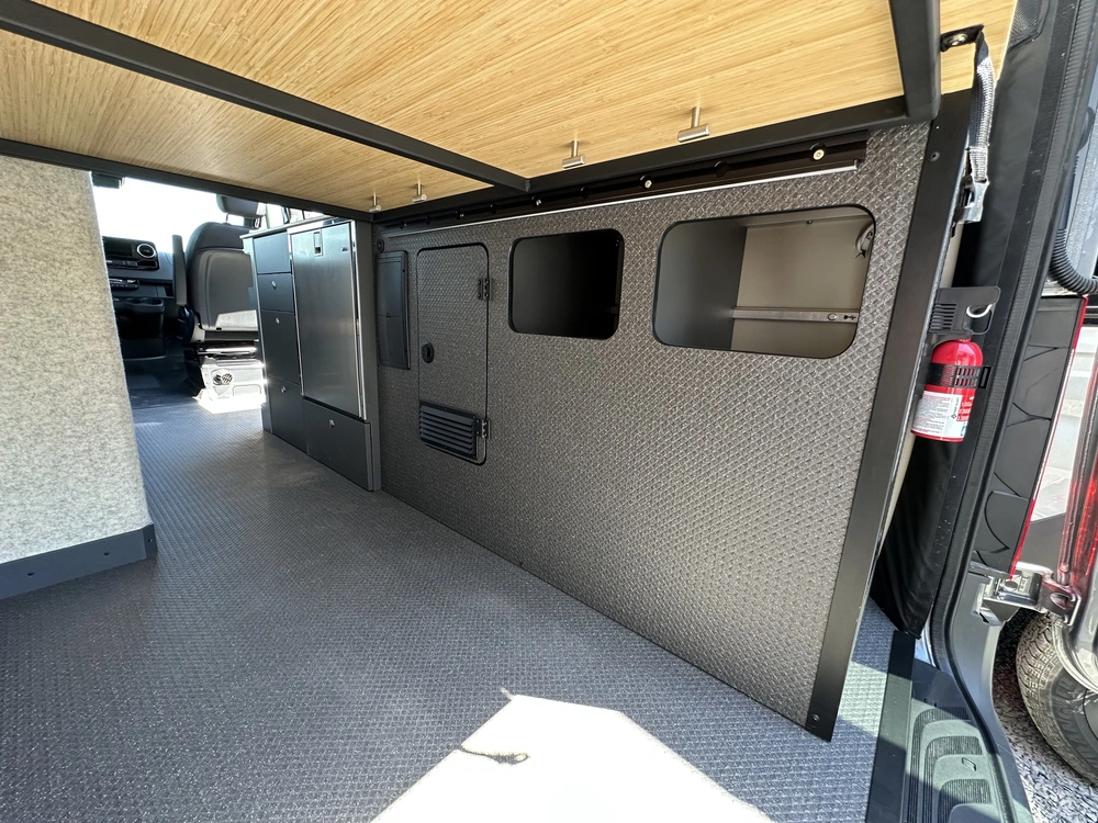 2027 Uwagen Série 4 Overland alt