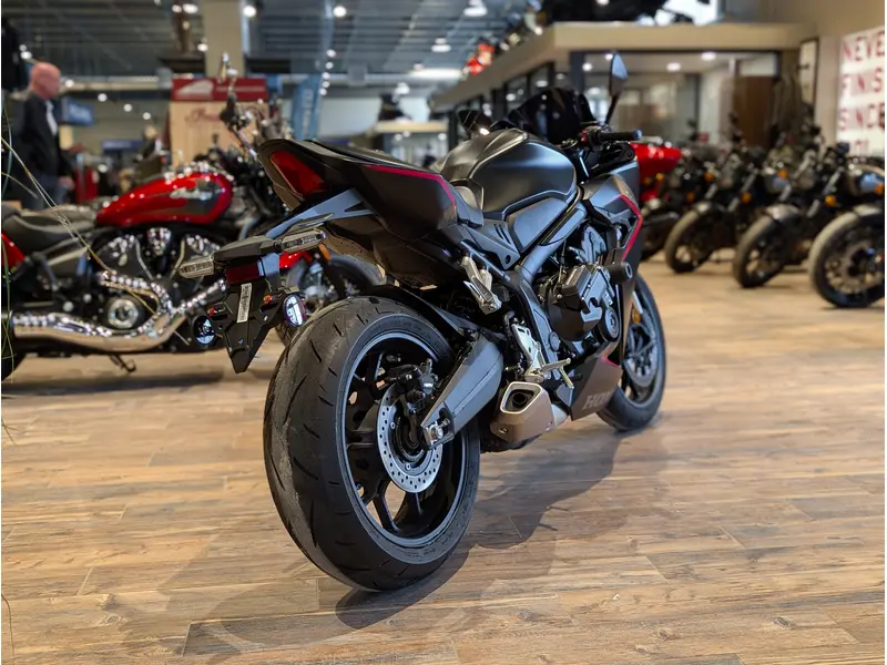 2024 Honda CBR650R // Matte Gunpowder Black Metallic thumbnail 11