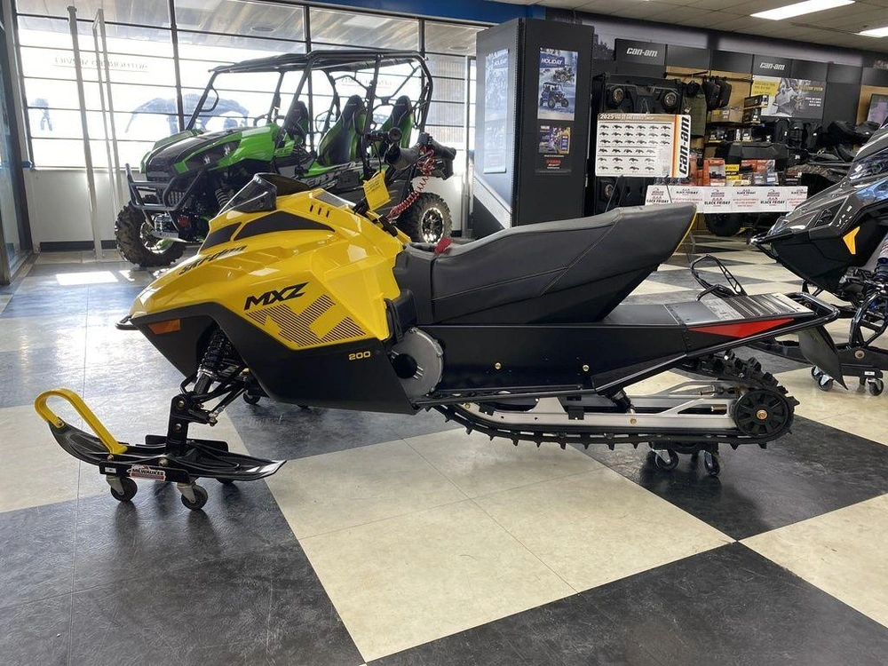 2025 Ski-doo Mxz® 200 alt