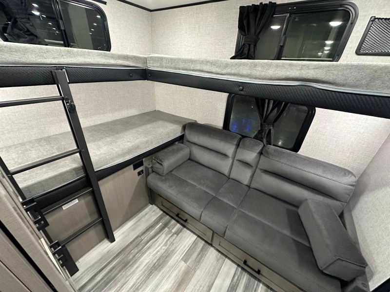 2027 Jayco Jay Feather 29qbh alt