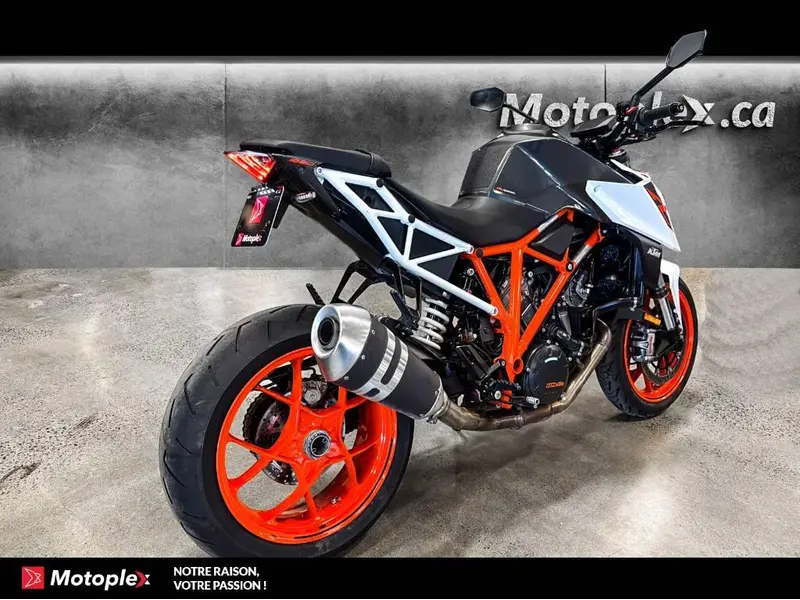 2017 KTM SUPERDUKE 1290 R thumbnail 3