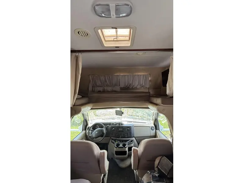 2011 Forest River SUNSEEKER 3100 thumbnail 7