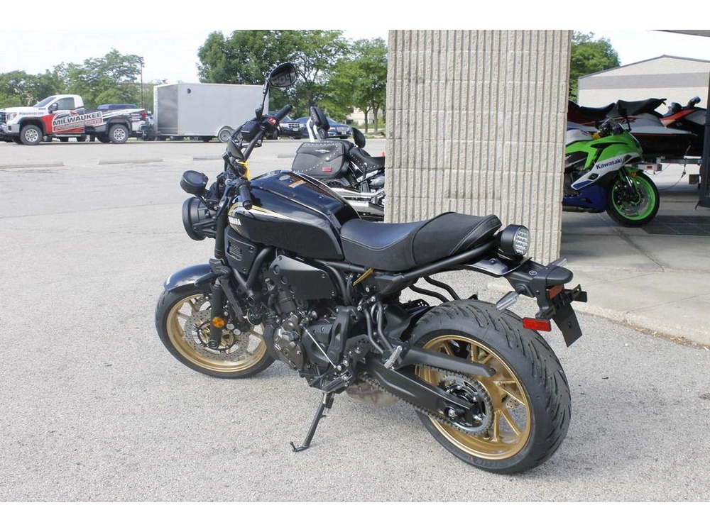 2026 Yamaha Xsr700 alt