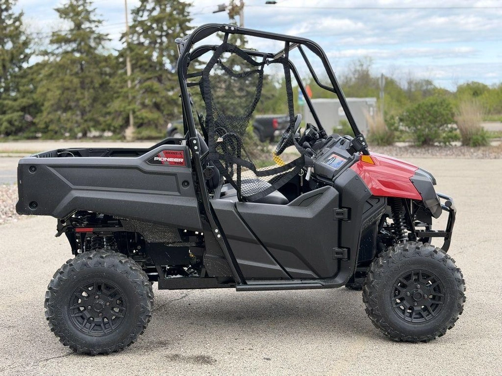 2026 Honda Pioneer 700 Deluxe alt