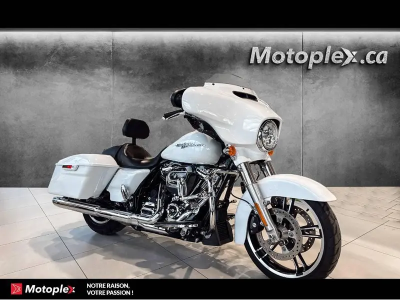 2017 Harley-Davidson STREET GLIDE FLHXS thumbnail 2