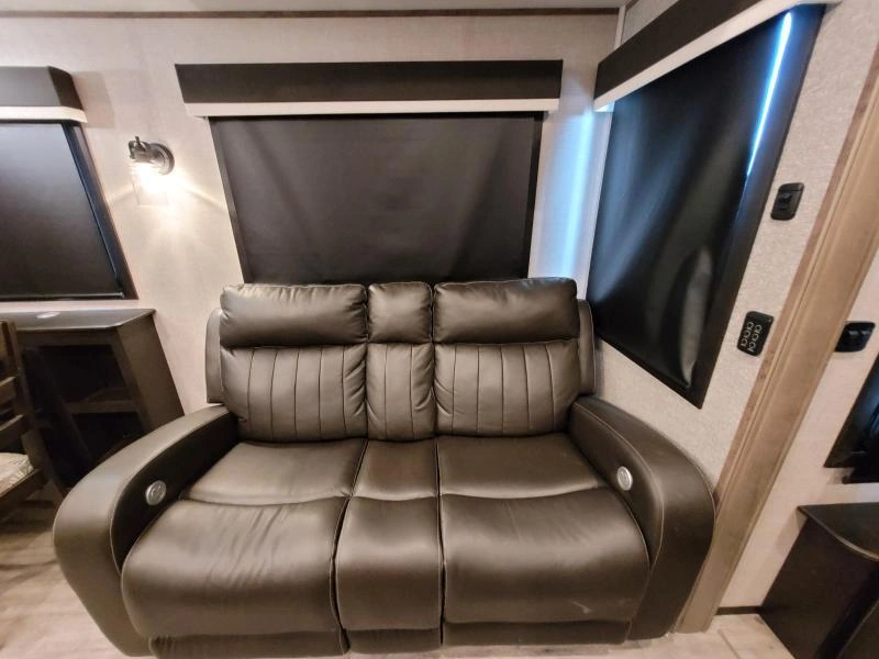 Jayco North Point 377rlbh 2022 alt