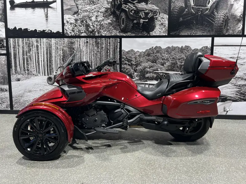 2018 Can-Am SPYDER F3 LIMITED DARK SE6 **BAS KILOMÉTRAGE!!** thumbnail 2