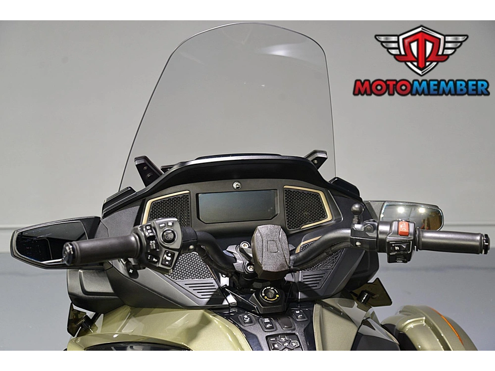 2021 Can-am Spyder Rt Sea-to-sky alt