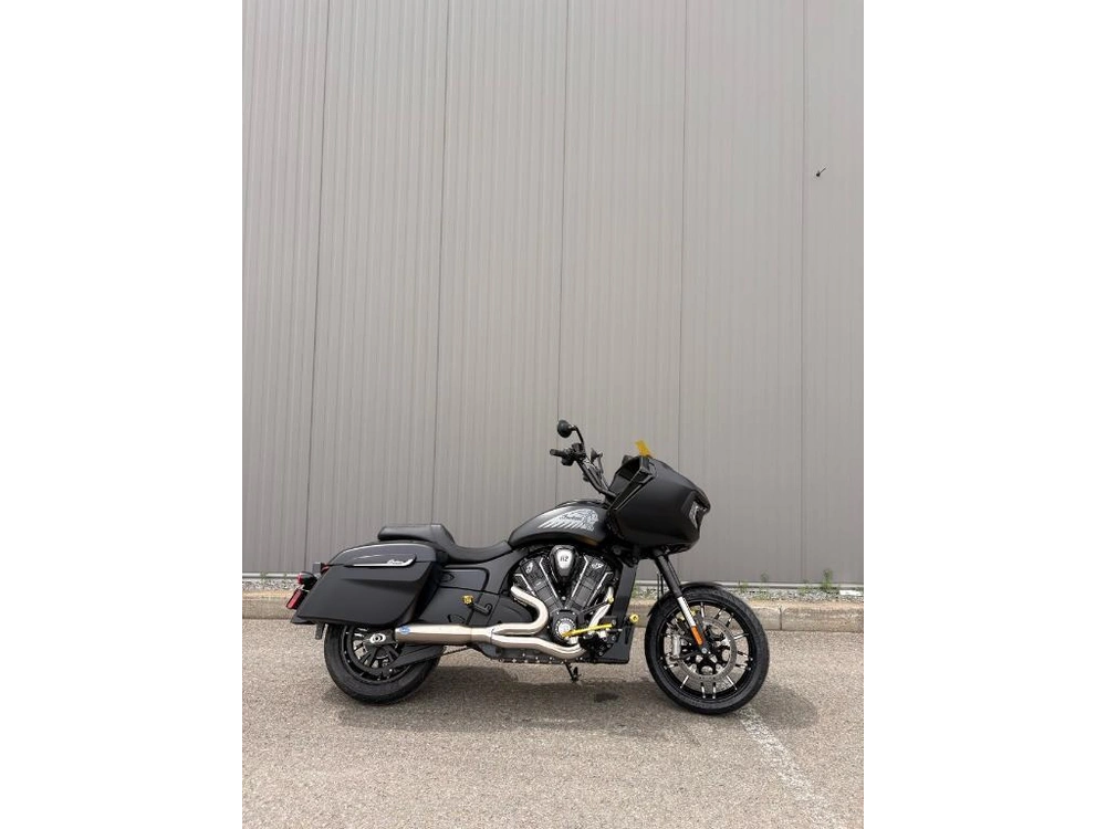 Indian Motorcycle Challenger Dark Horse + 112 & Audio Package 2026 alt