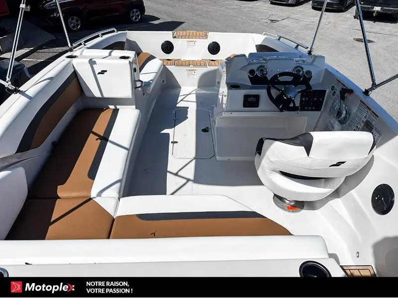 2025 Starcraft SVX 171 OB 90HP  deck boat bateau Ponté thumbnail 7