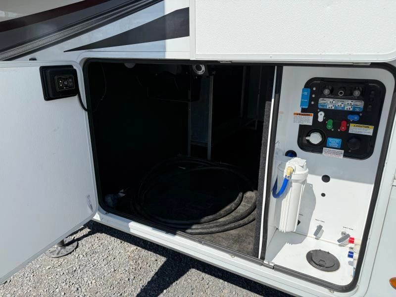 Grand Design Solitude 378mbs 2022 alt